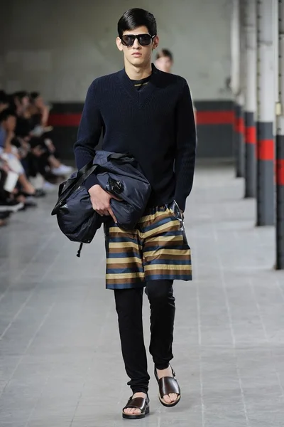 Look 28